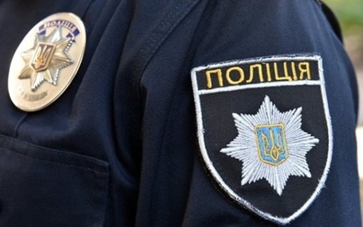 У Львові чоловік вчинив стрілянину та погрожував дівчині зброєю У Львові чоловік вчинив стрілянину та погрожував дівчині зброєю